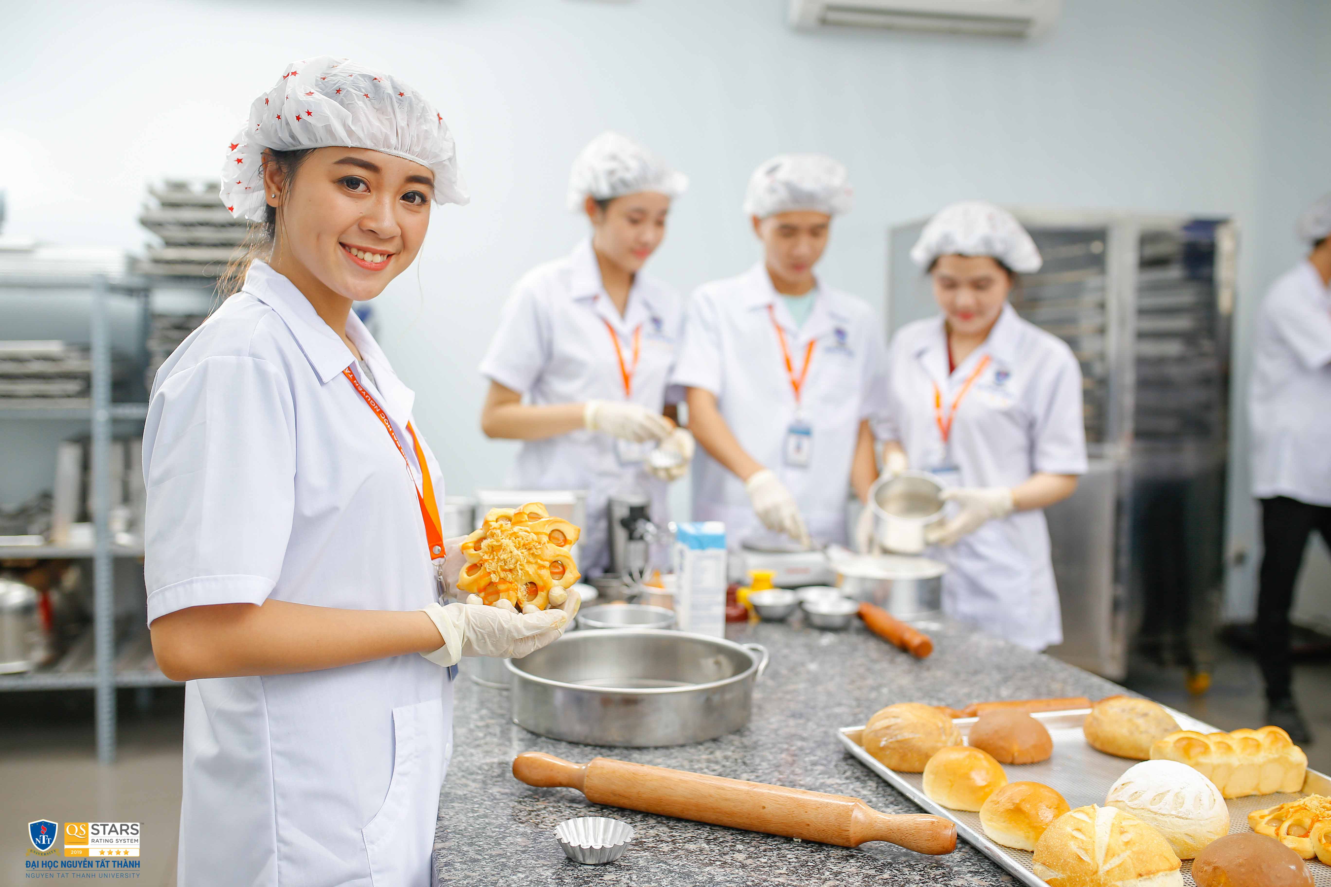 Nếu thu học phí cao hơn năm trước, trường phải hoàn trả phần chênh lệch